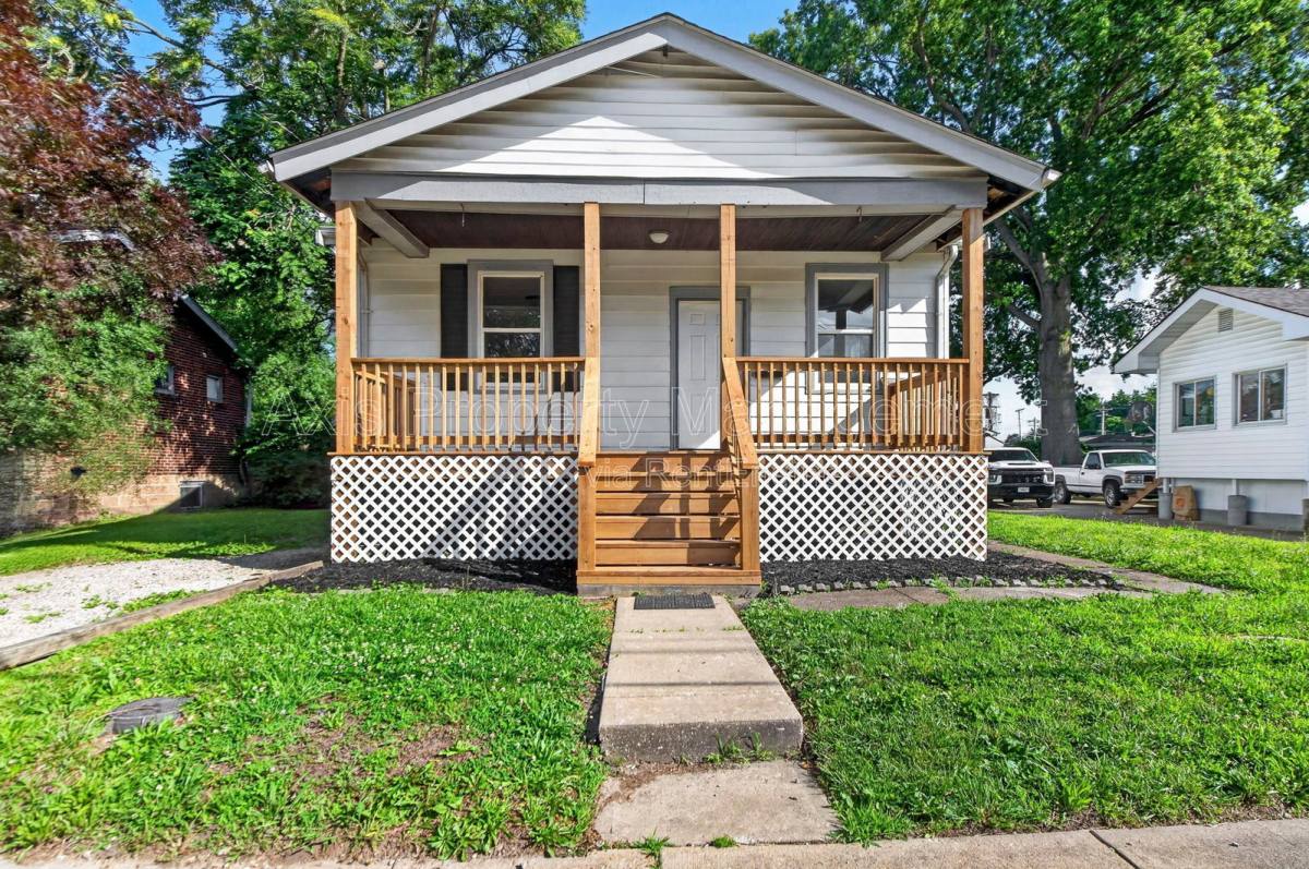 Apartment for rent at 12 Lee Ave, Saint Louis, MO 63135
