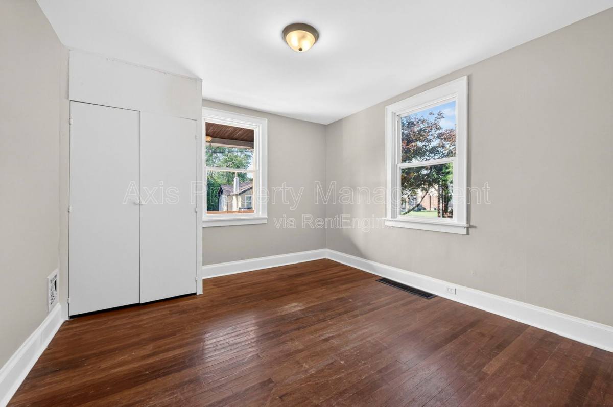Apartment for rent at 12 Lee Ave, Saint Louis, MO 63135