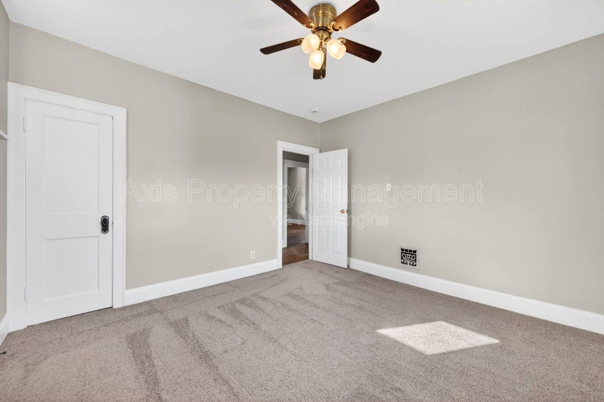 Apartment for rent at 12 Lee Ave, Saint Louis, MO 63135