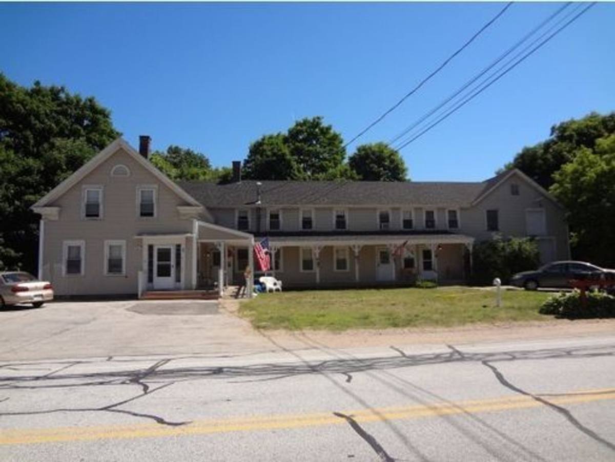 Apartment for rent at 98 Main St #1, Raymond, NH 03077