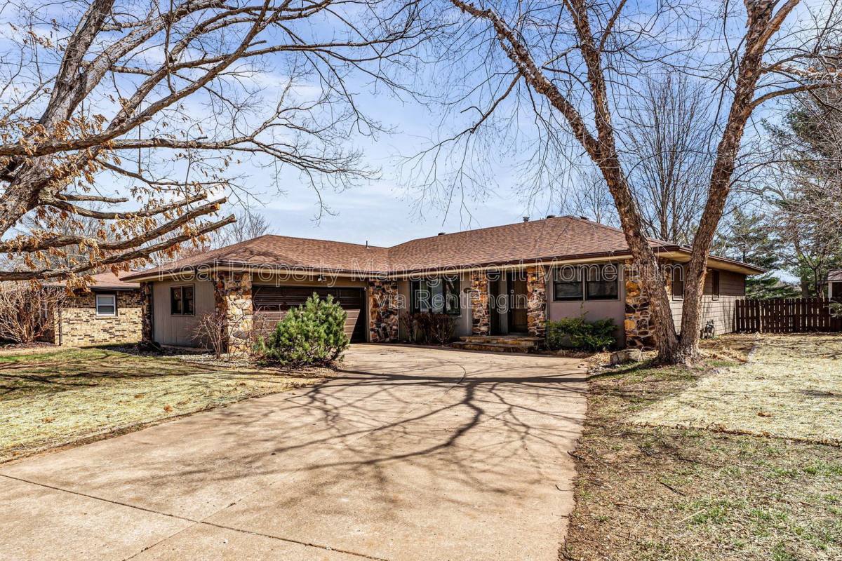 3204 N Wildan Ave, Springfield, MO 65803 - House for Rent