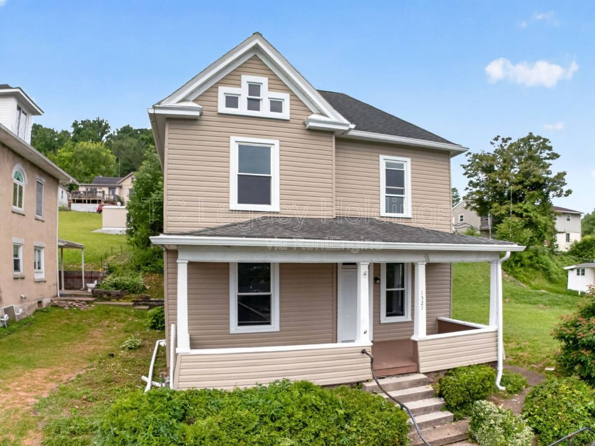 House for rent at 1527 Farland Ave, Clarksburg, WV 26301
