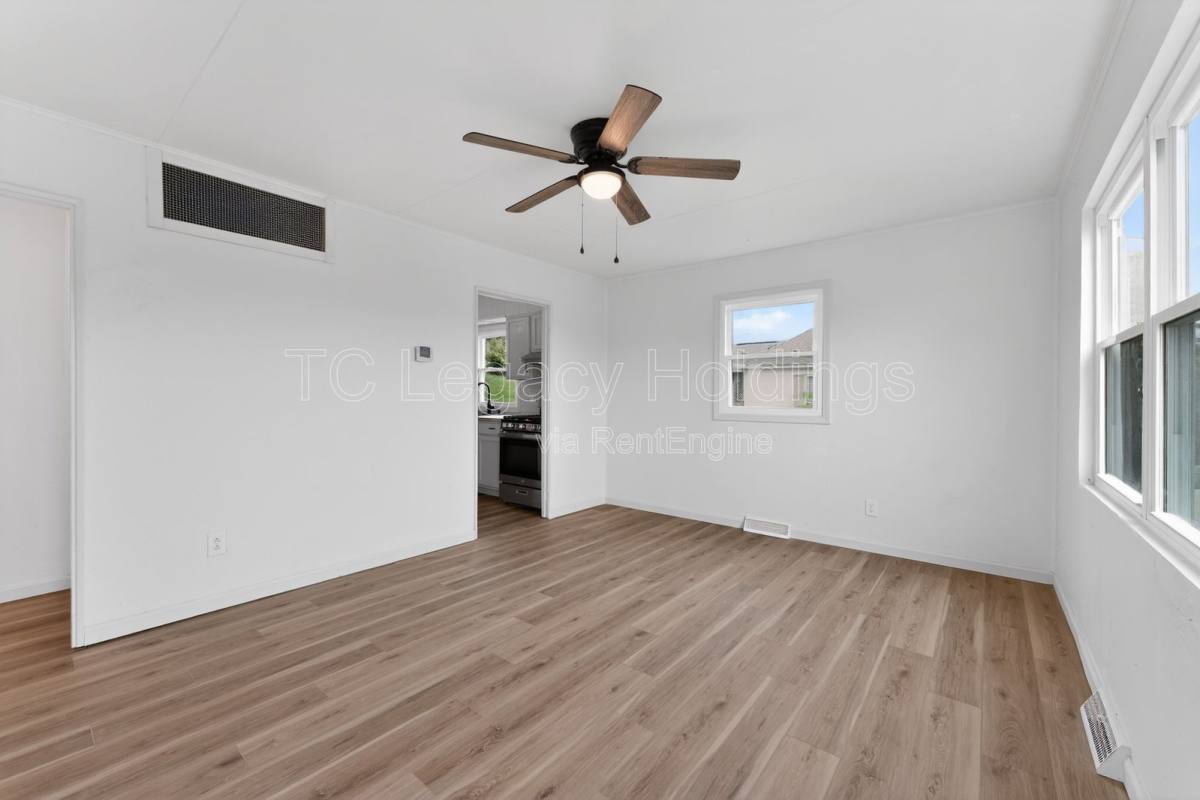 Apartment for rent at 1533 Hoffman Ave, Clarksburg, WV 26301