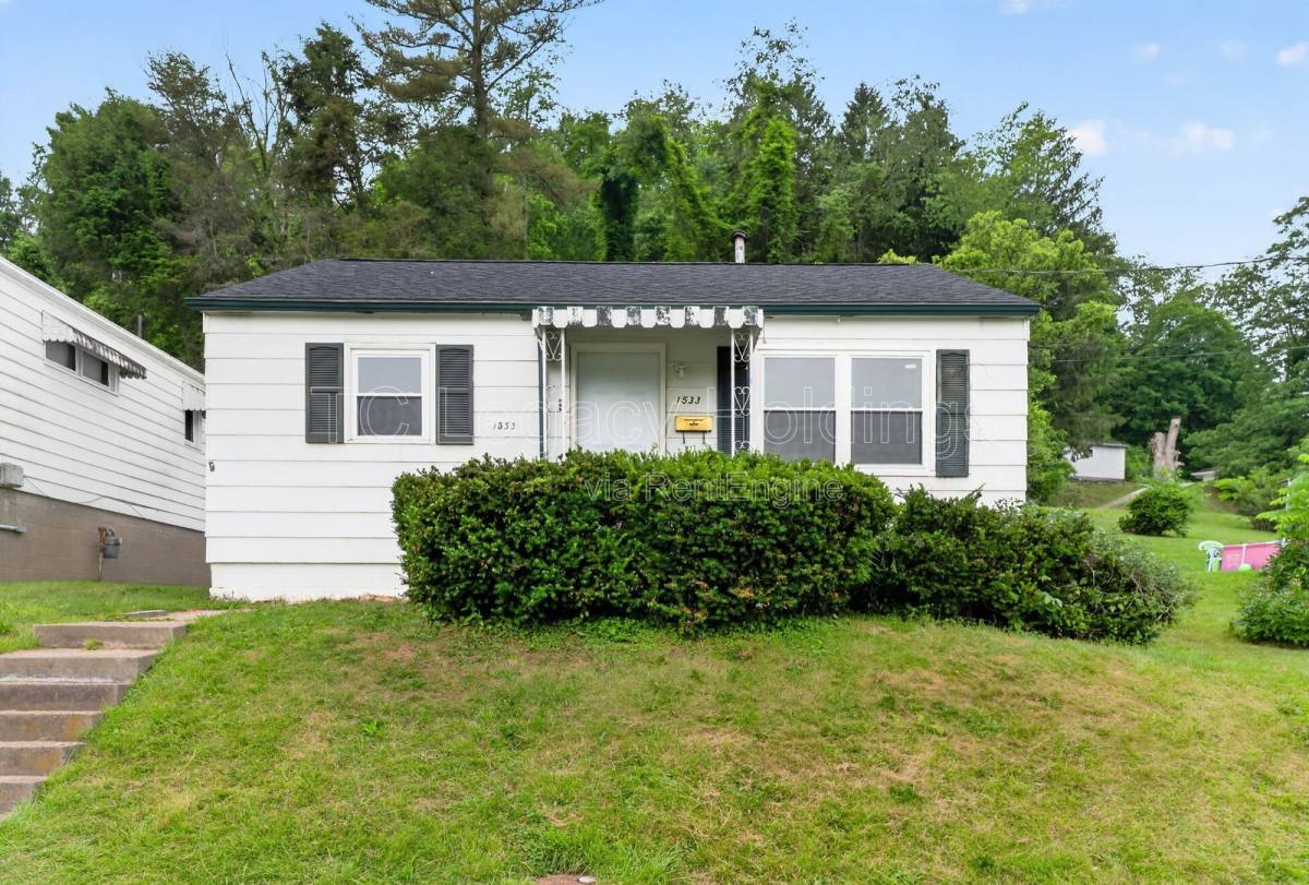 Apartment for rent at 1533 Hoffman Ave, Clarksburg, WV 26301