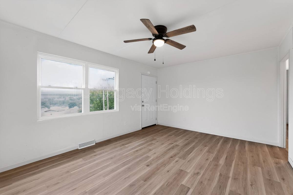 Apartment for rent at 1533 Hoffman Ave, Clarksburg, WV 26301