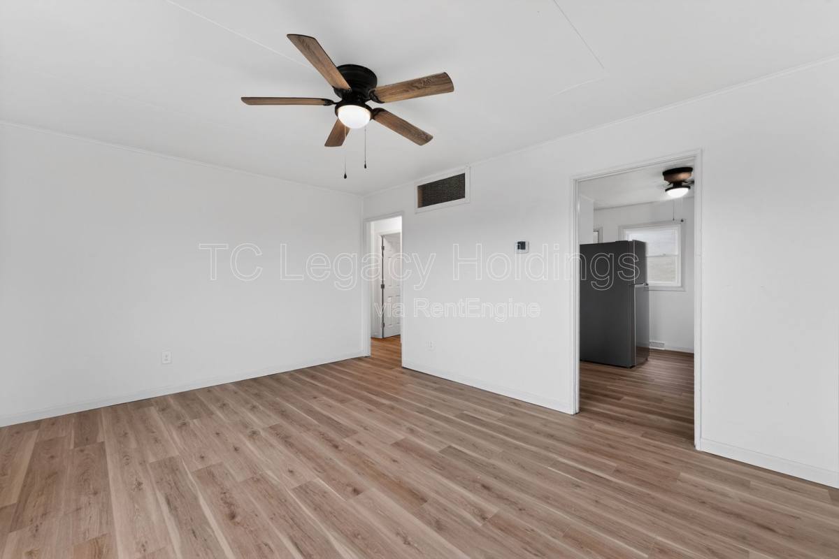 Apartment for rent at 1533 Hoffman Ave, Clarksburg, WV 26301