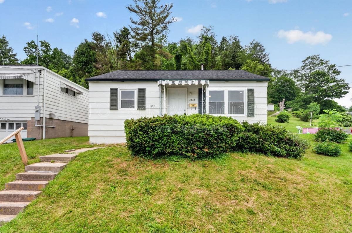 Apartment for rent at 1533 Hoffman Ave, Clarksburg, WV 26301