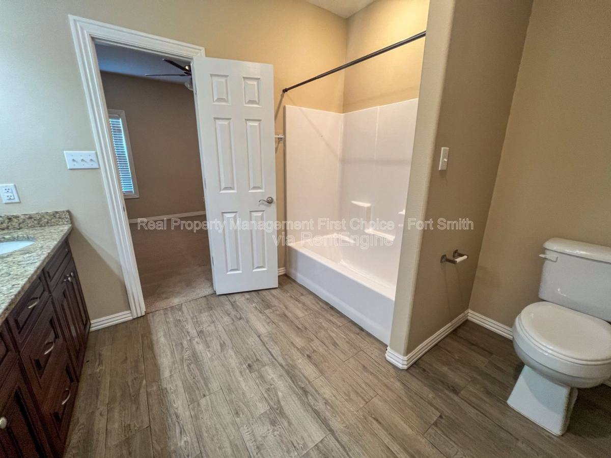 Townhouse for rent at 6715 Maribette Rd, Barling, AR 72923