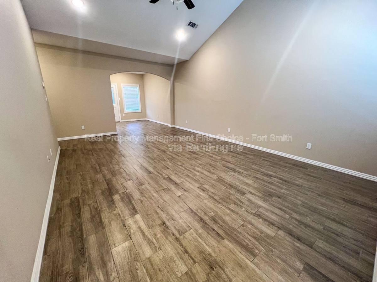 Townhouse for rent at 6715 Maribette Rd, Barling, AR 72923