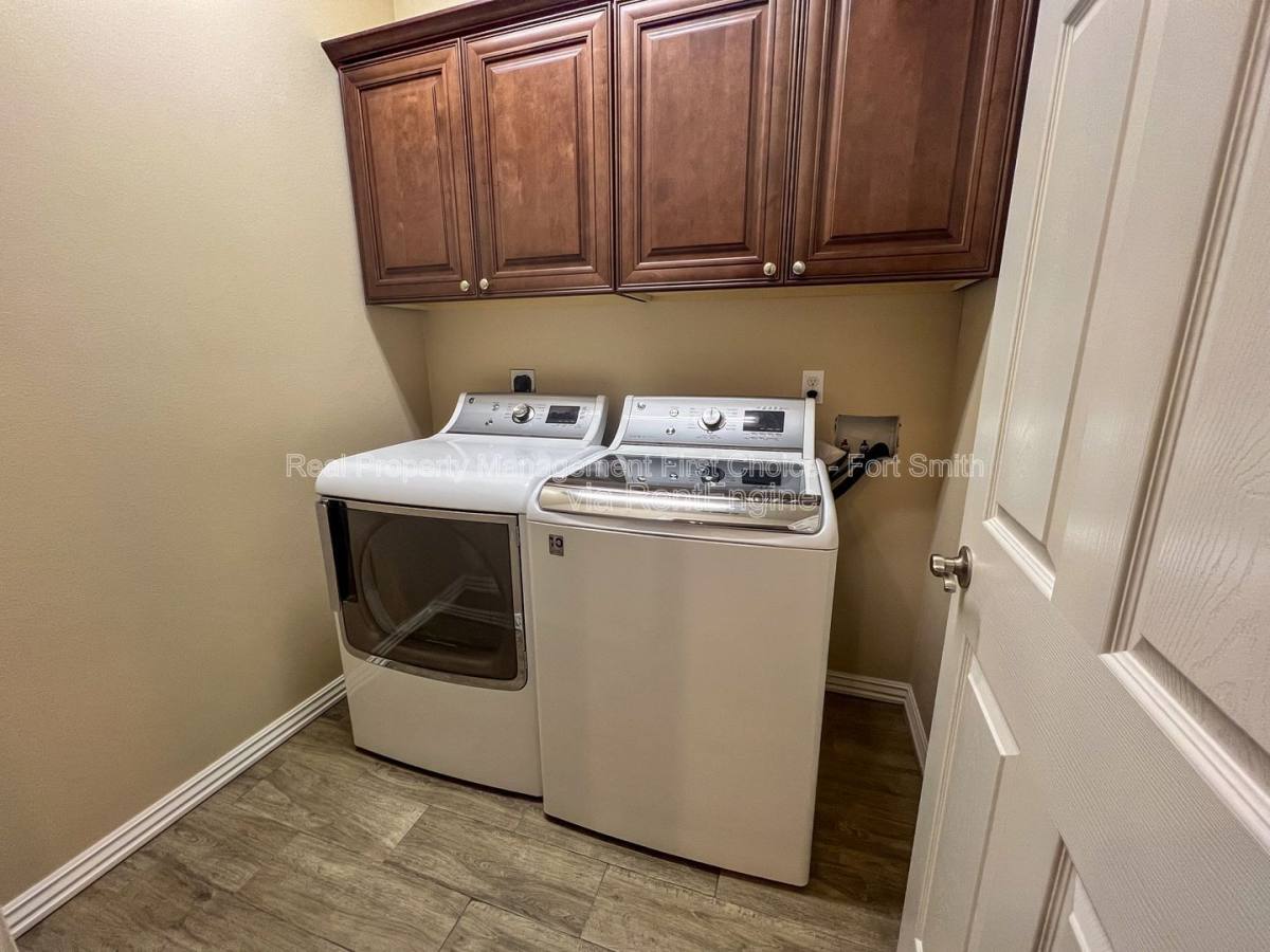 Townhouse for rent at 6715 Maribette Rd, Barling, AR 72923