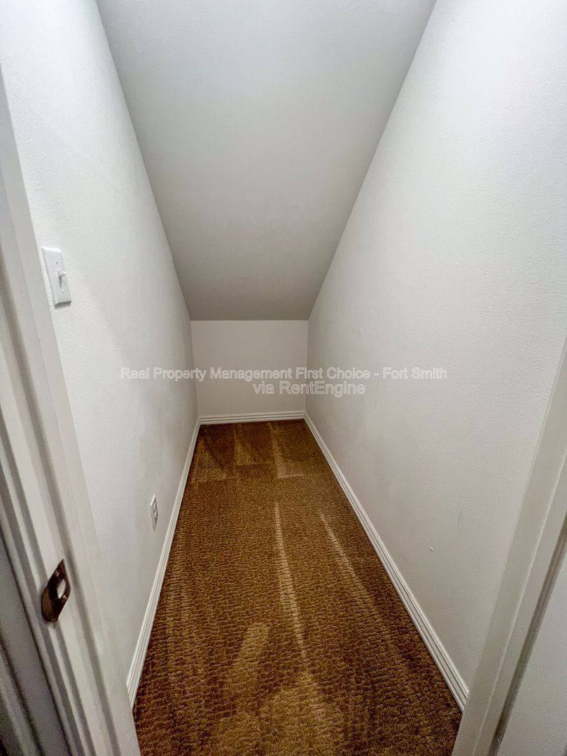 Townhouse for rent at 6715 Maribette Rd, Barling, AR 72923