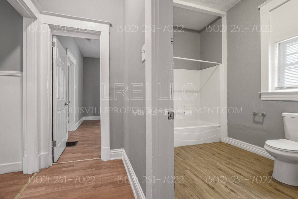 House for rent at 1821 Date St, Louisville, KY 40210