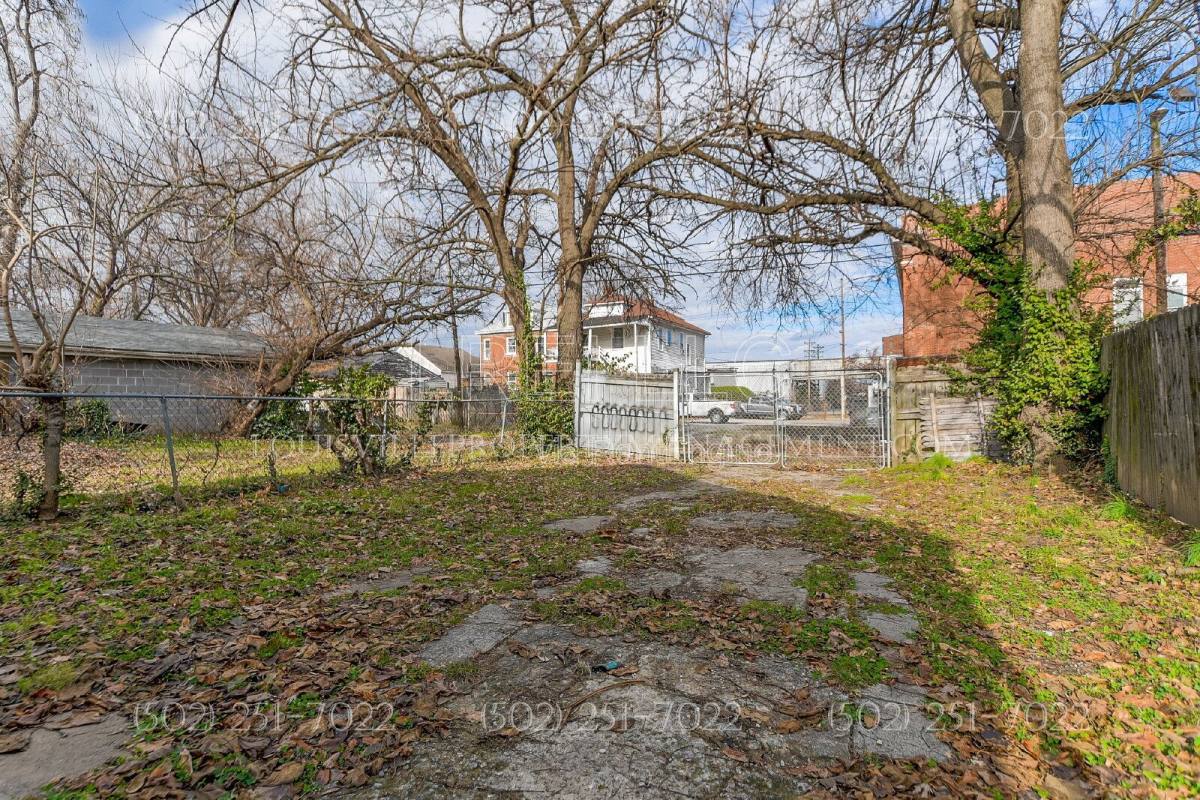 House for rent at 1821 Date St, Louisville, KY 40210