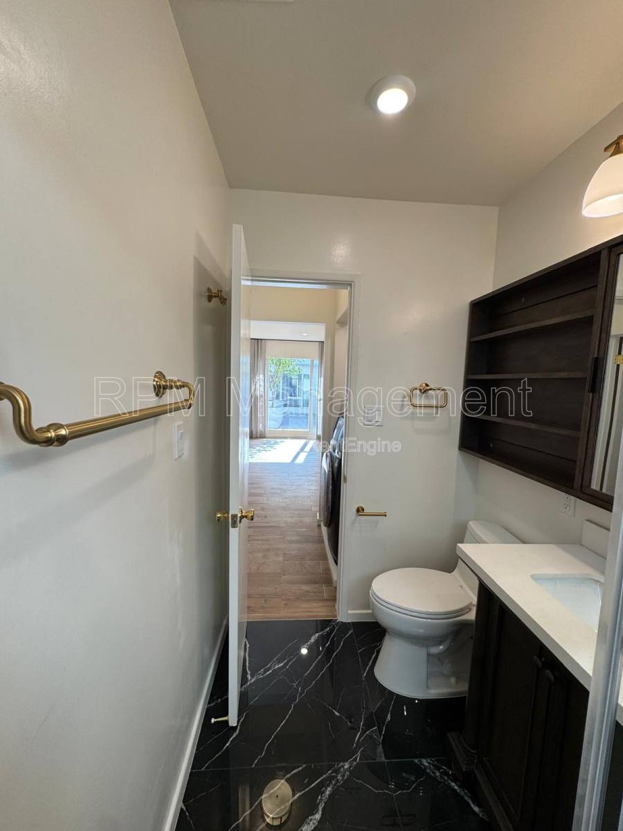 Apartment for rent at 1134 9th St #D, Santa Monica, CA 90403