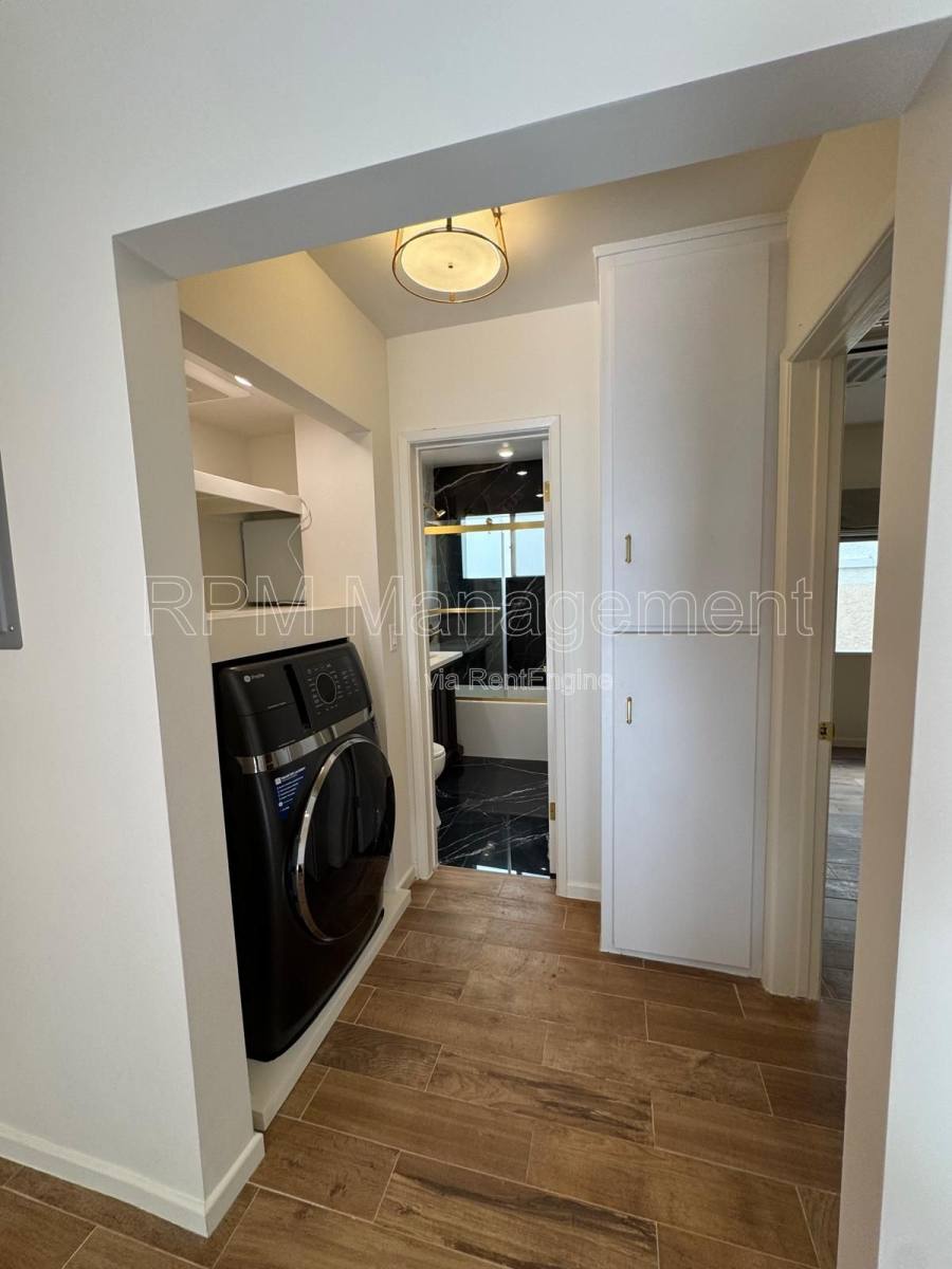 Apartment for rent at 1134 9th St #D, Santa Monica, CA 90403