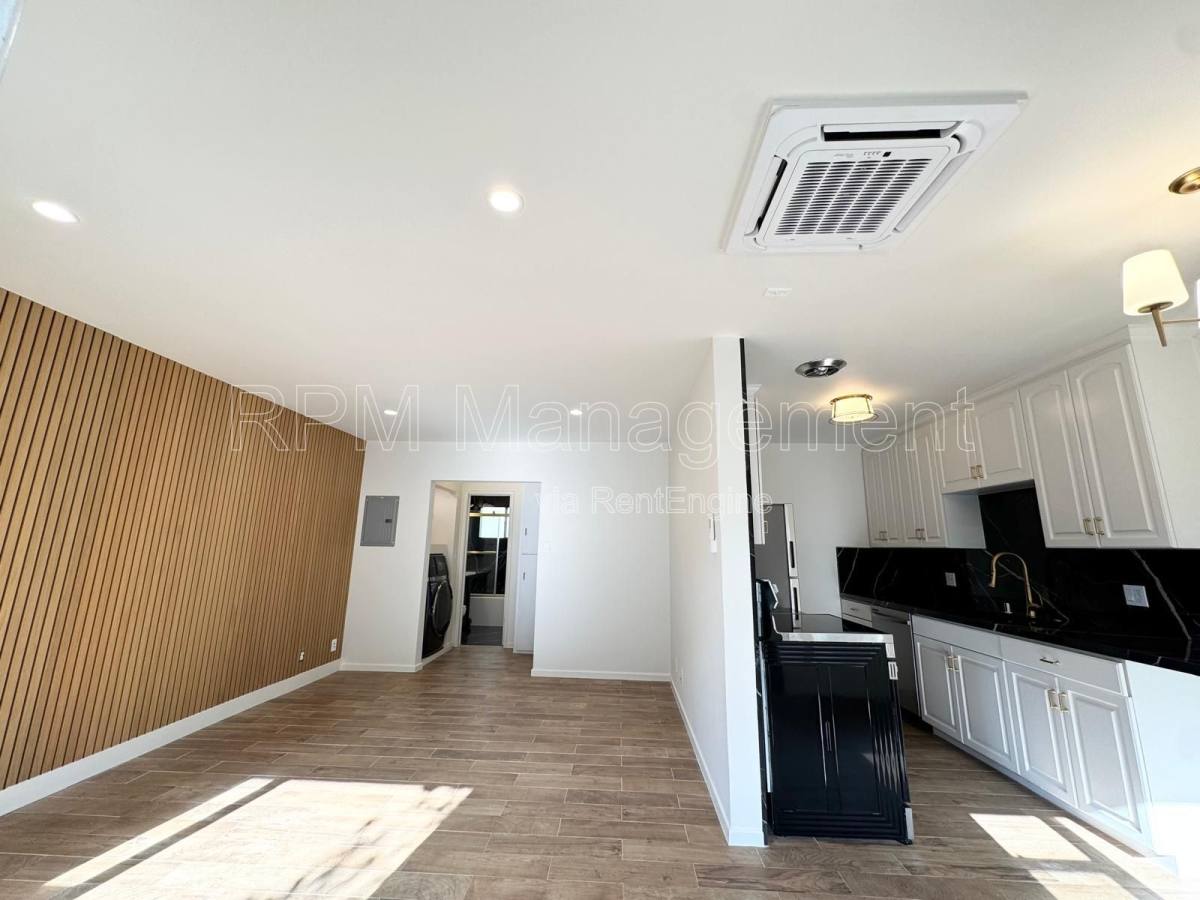 Apartment for rent at 1134 9th St #D, Santa Monica, CA 90403