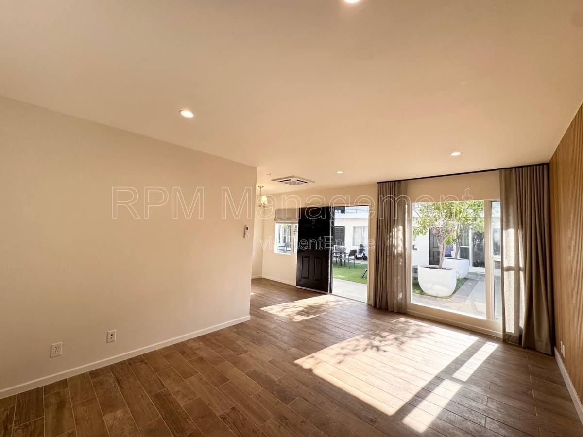 Apartment for rent at 1134 9th St #D, Santa Monica, CA 90403
