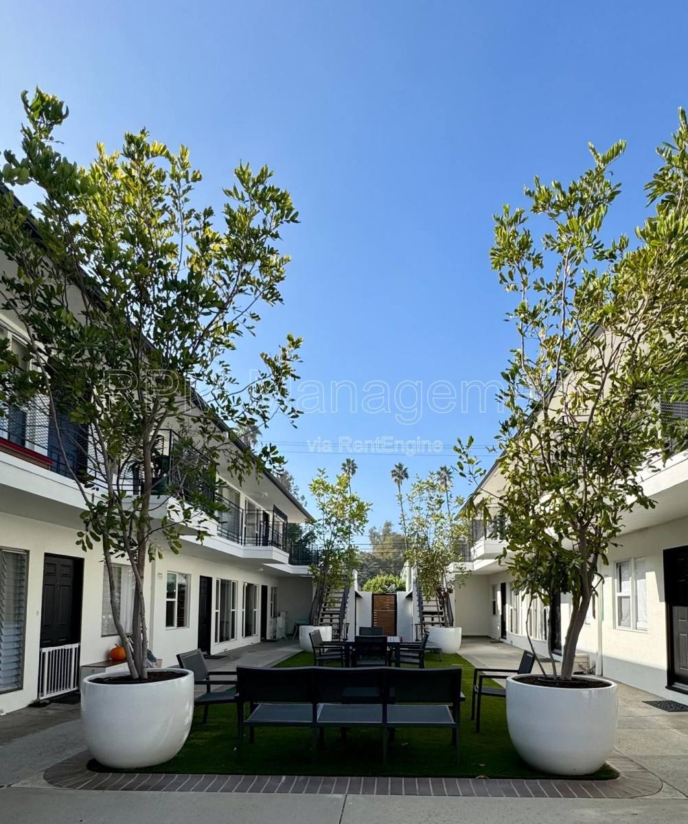 Apartment for rent at 1134 9th St #D, Santa Monica, CA 90403