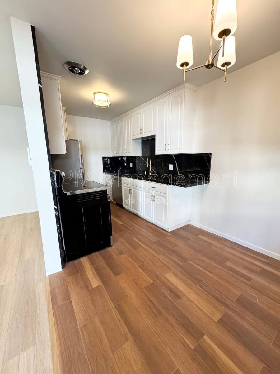 Apartment for rent at 1138 9th St E, Santa Monica, CA 90403