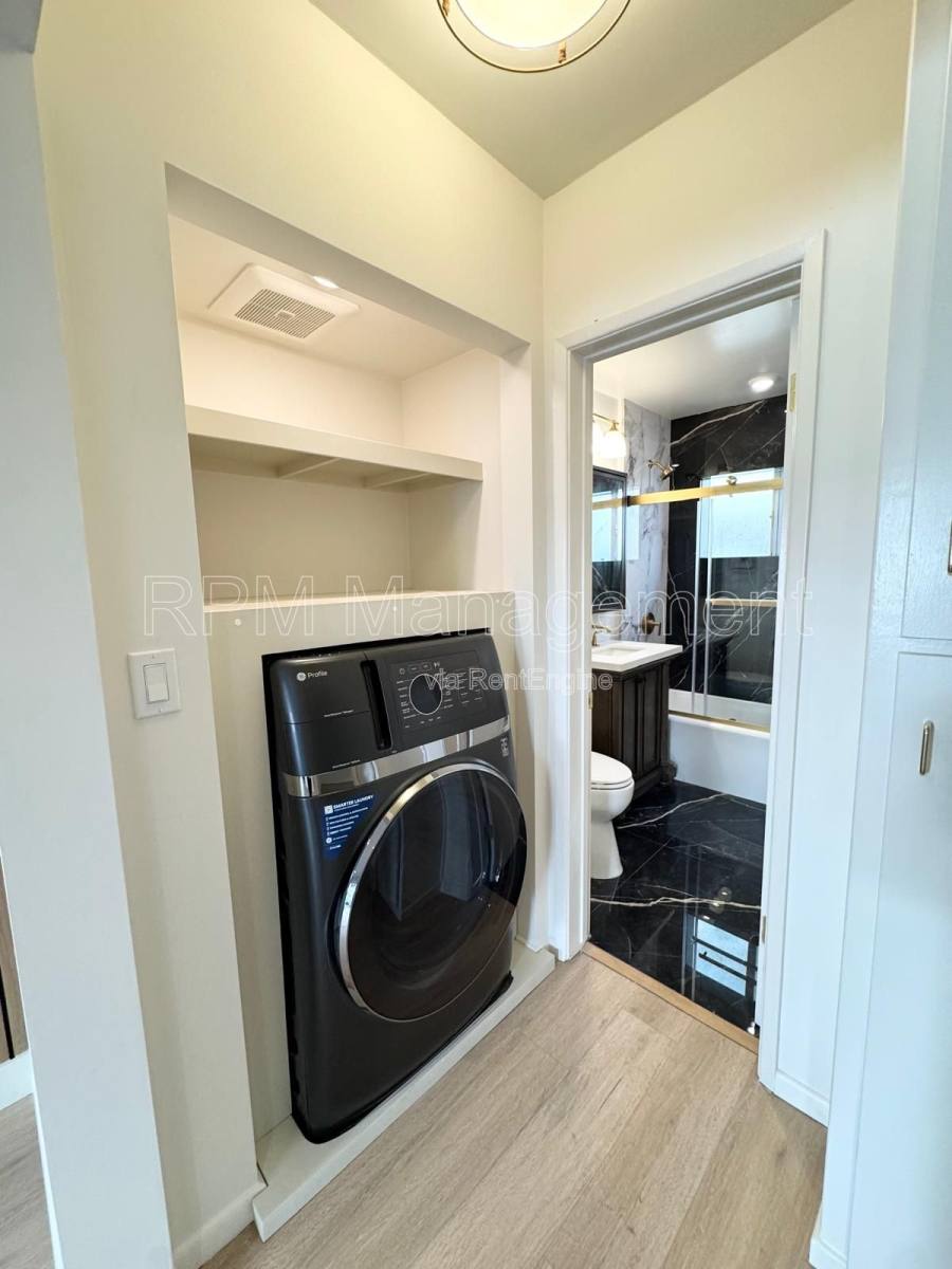 Apartment for rent at 1138 9th St E, Santa Monica, CA 90403