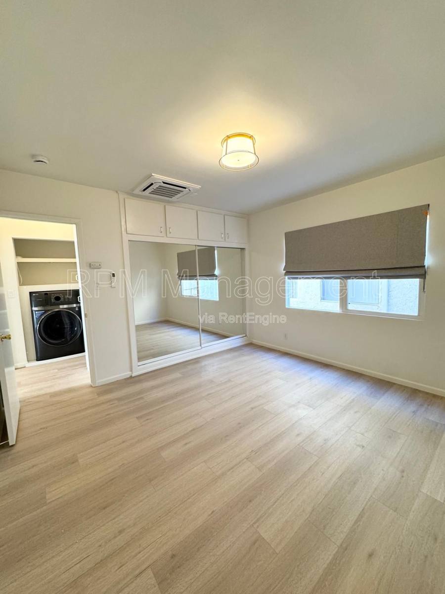 Apartment for rent at 1138 9th St E, Santa Monica, CA 90403