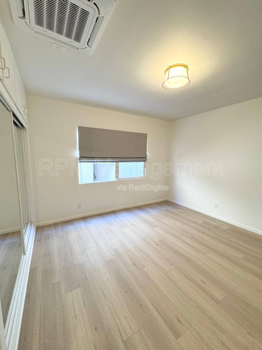 Apartment for rent at 1138 9th St E, Santa Monica, CA 90403