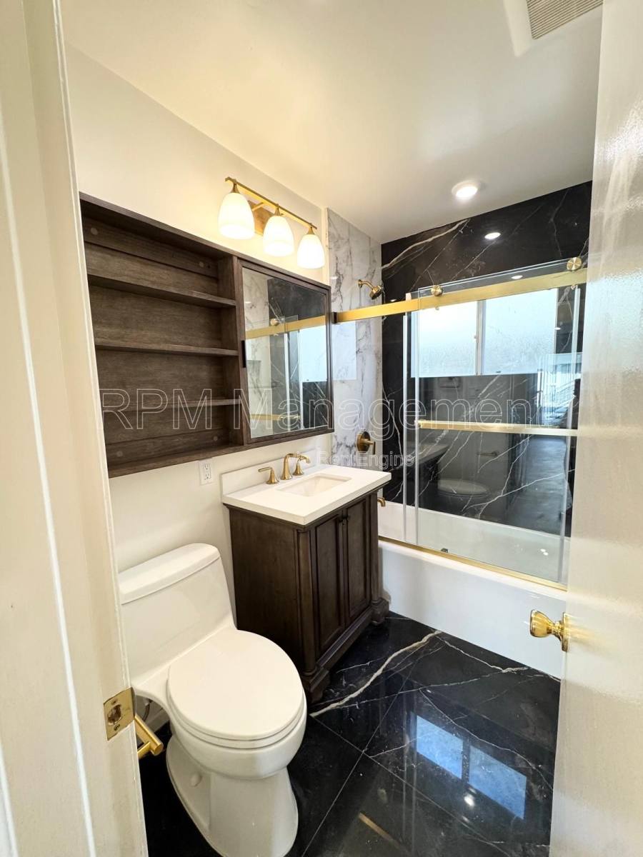 Apartment for rent at 1138 9th St E, Santa Monica, CA 90403