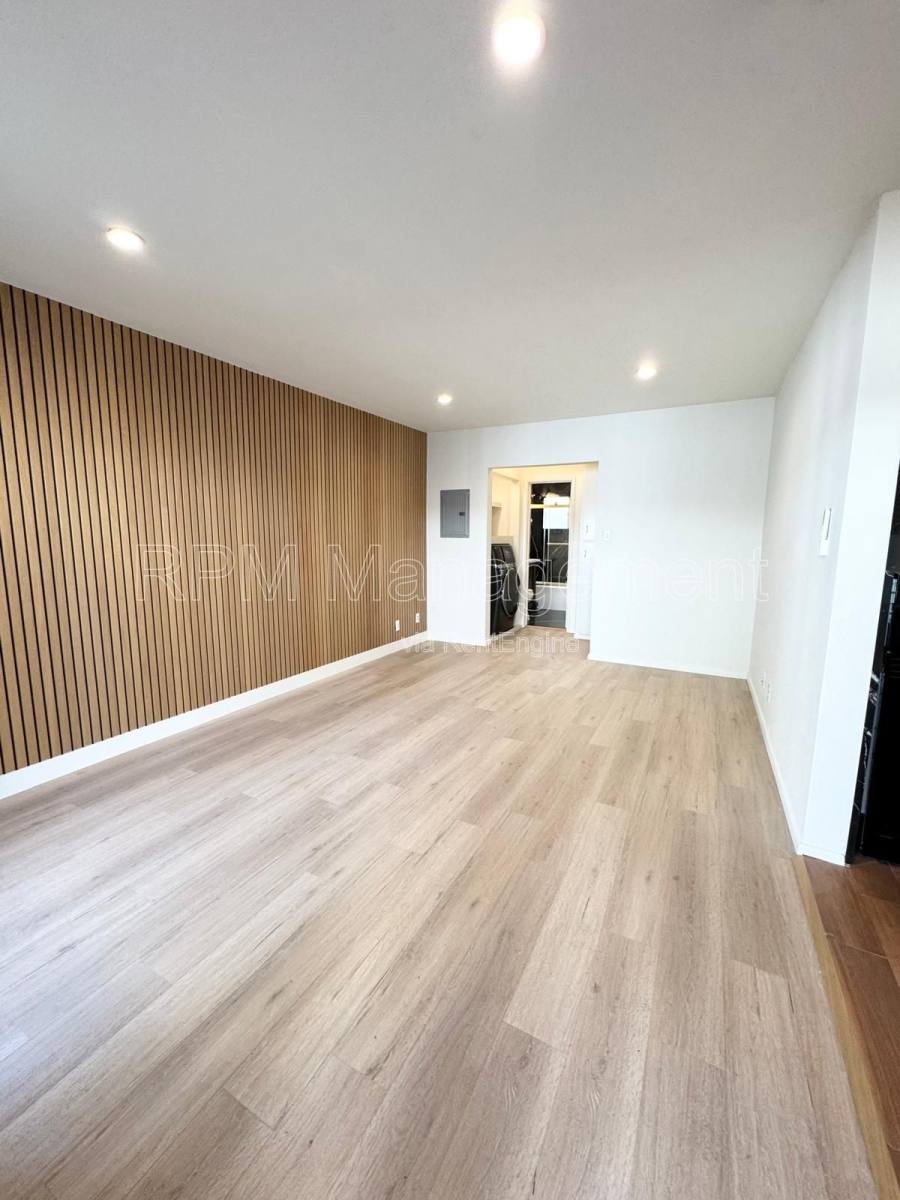 Apartment for rent at 1138 9th St E, Santa Monica, CA 90403