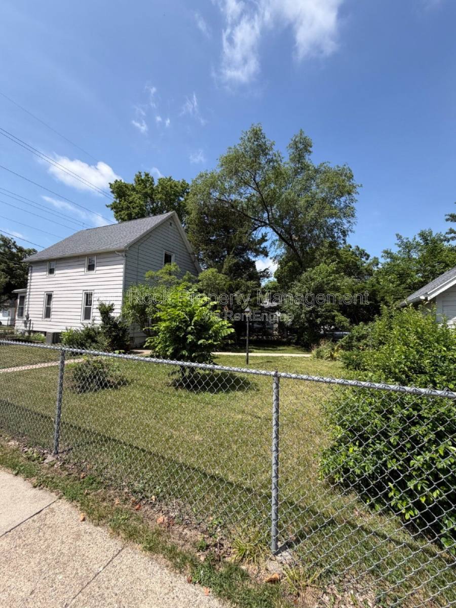 House for rent at 1003 Liberty Ave, Beloit, WI 53511