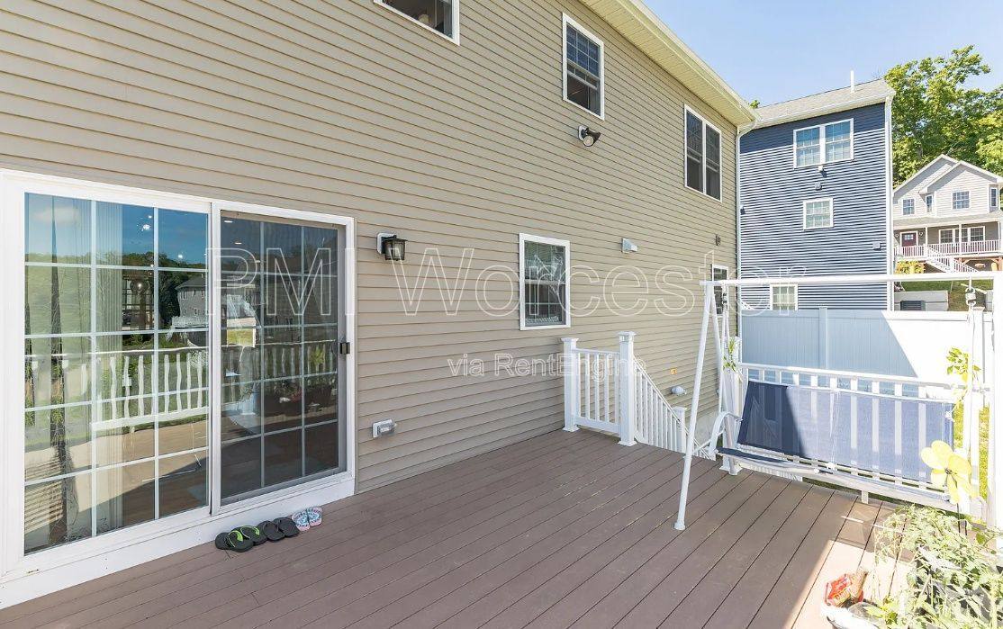 House for rent at 1 Sourwood Circle, Worcester, MA 01605