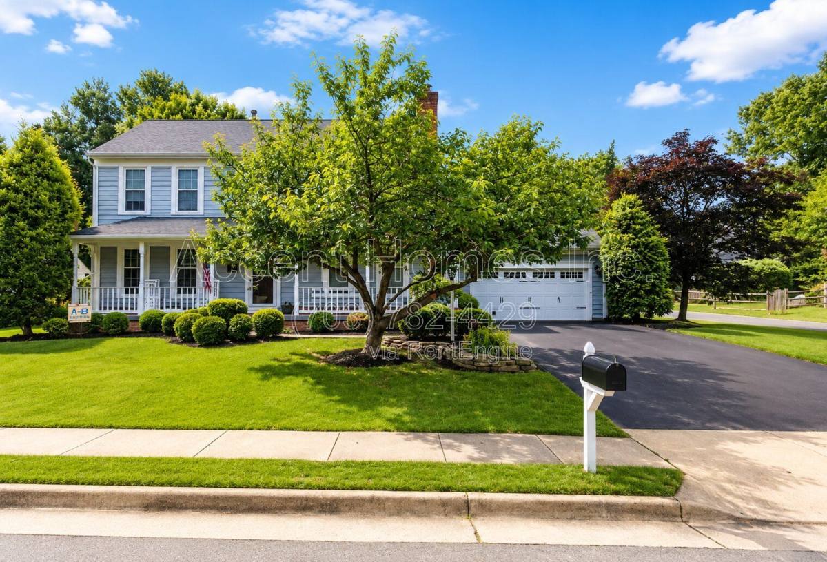 House for rent at 8942 Kenilworth Dr, Burke, VA 22015