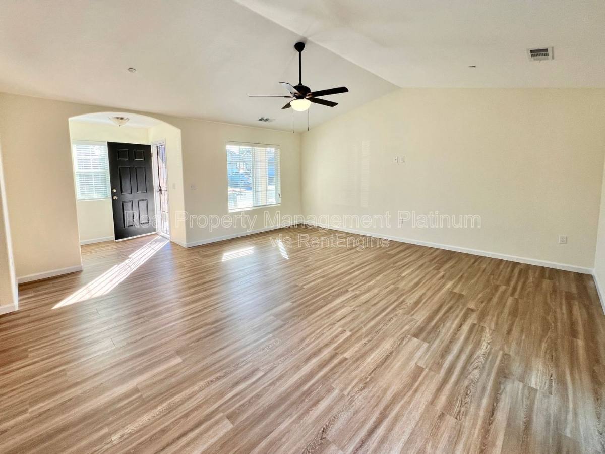 House for rent at 6646 E Montecito Ave, Fresno, CA 93727