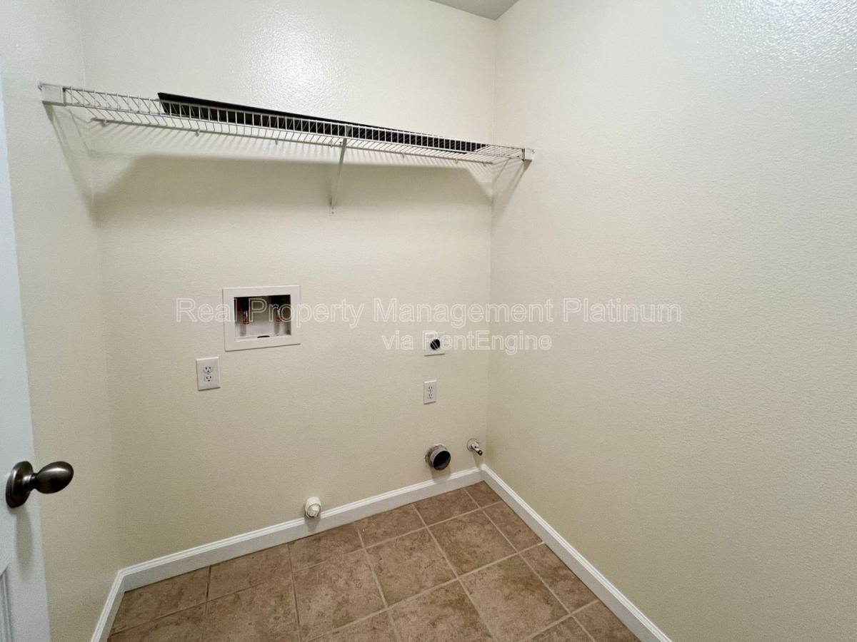 House for rent at 6646 E Montecito Ave, Fresno, CA 93727