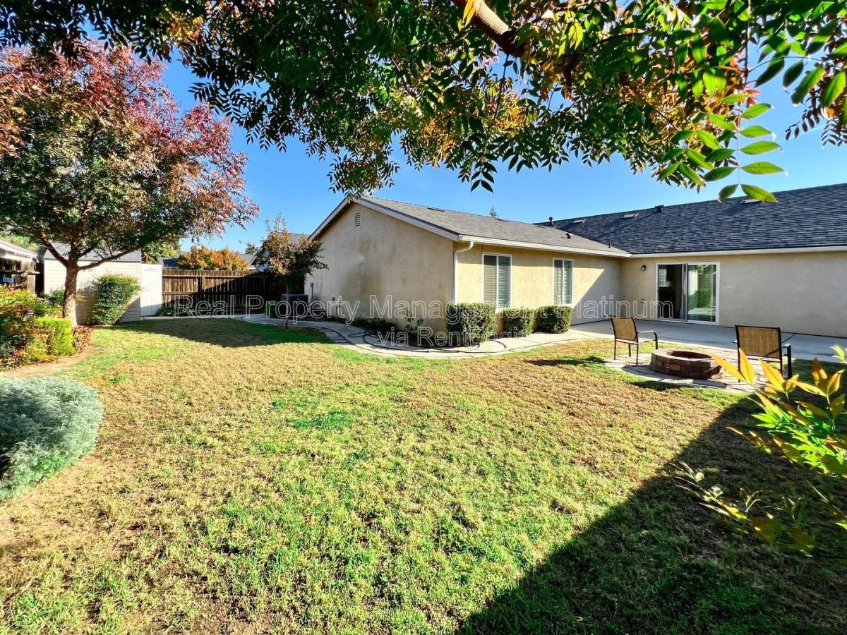 House for rent at 6646 E Montecito Ave, Fresno, CA 93727