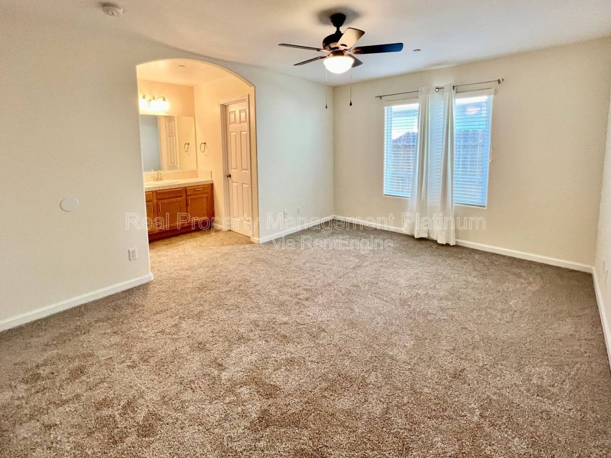 House for rent at 6646 E Montecito Ave, Fresno, CA 93727