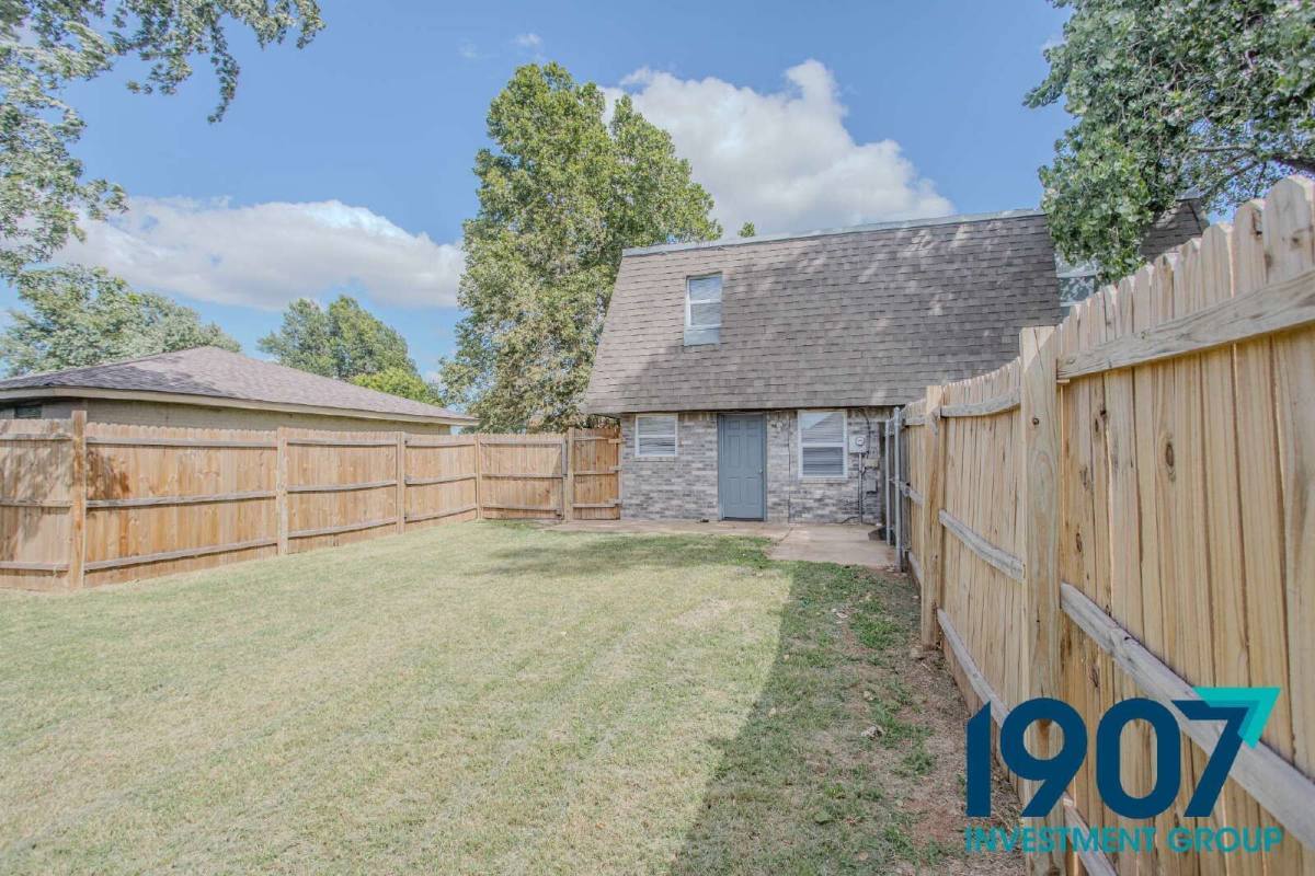 Apartment for rent at 1247 W Huntington Way #A, Mustang, OK 73064