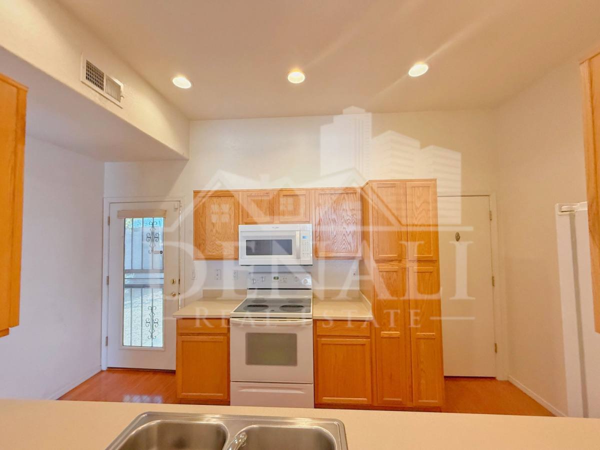 Townhouse for rent at 15802 N Hidden Valley Lane, Peoria, AZ 85382