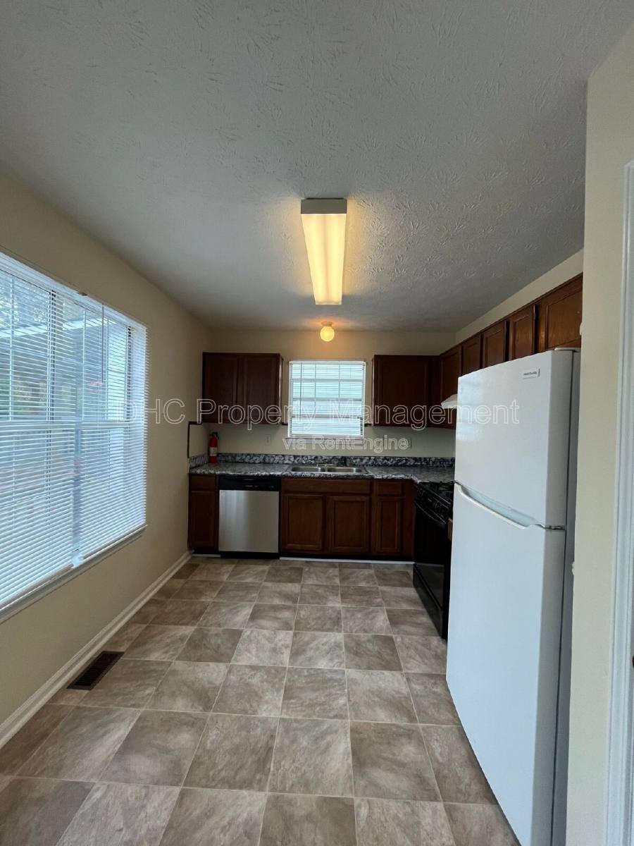 House for rent at 1183 Red Oak Cove, Tucker, GA 30084