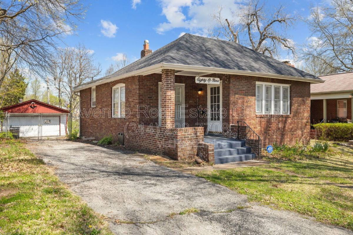 House for rent at 8009 Monroe Ave, Saint Louis, MO 63114