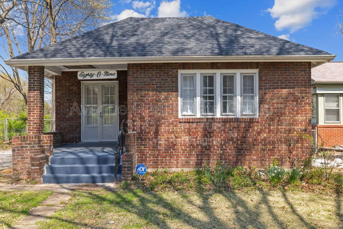 House for rent at 8009 Monroe Ave, Saint Louis, MO 63114