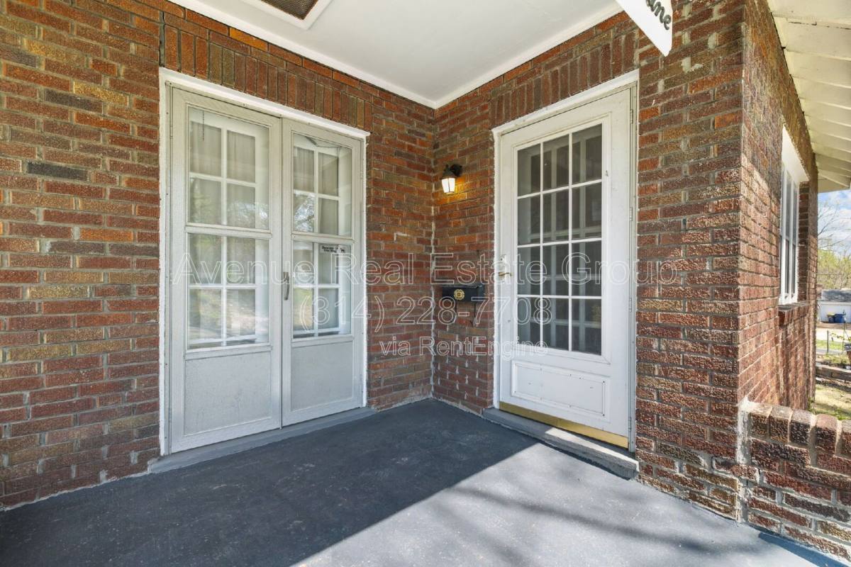 House for rent at 8009 Monroe Ave, Saint Louis, MO 63114