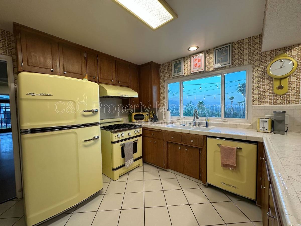 House for rent at 425 Edgerton Dr, San Bernardino, CA 92405