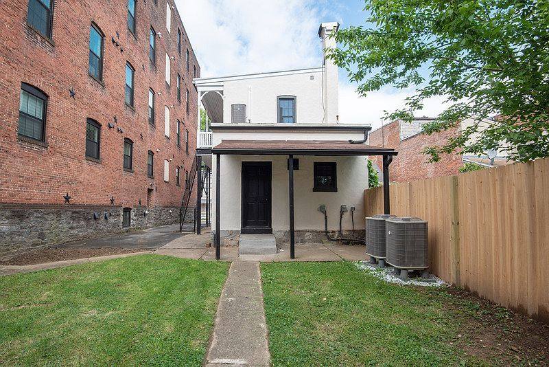 Apartment for rent at 323 N Mulberry St #1, Lancaster, PA 17603
