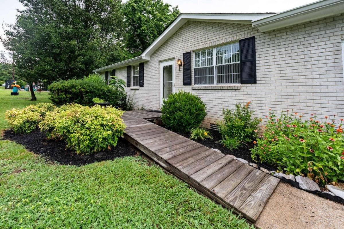 House for rent at 207 Whitnel Dr, Mount Juliet, TN 37122