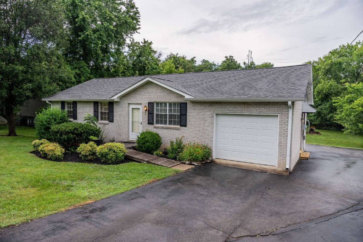 House for rent at 207 Whitnel Dr, Mount Juliet, TN 37122