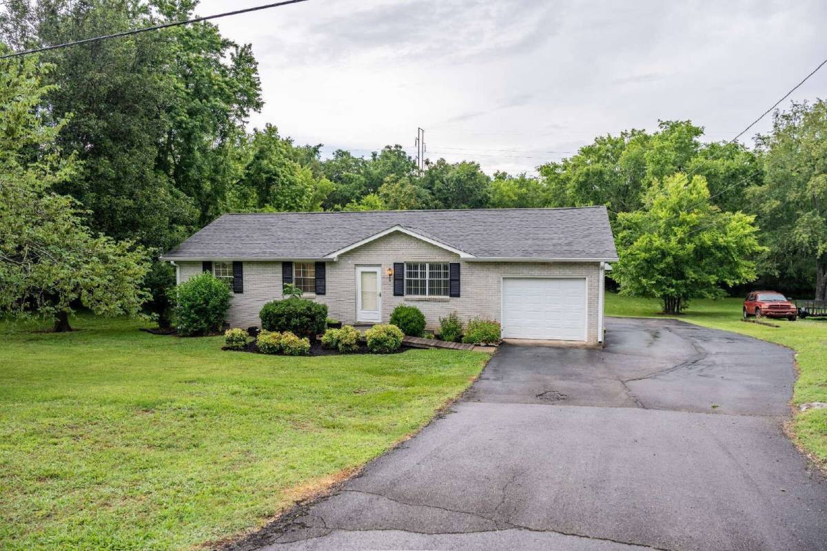 House for rent at 207 Whitnel Dr, Mount Juliet, TN 37122