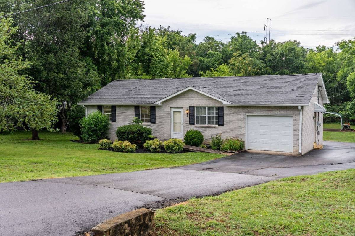 House for rent at 207 Whitnel Dr, Mount Juliet, TN 37122