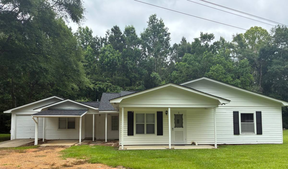 House for rent at 878 Leeville Rd, Petal, MS 39465