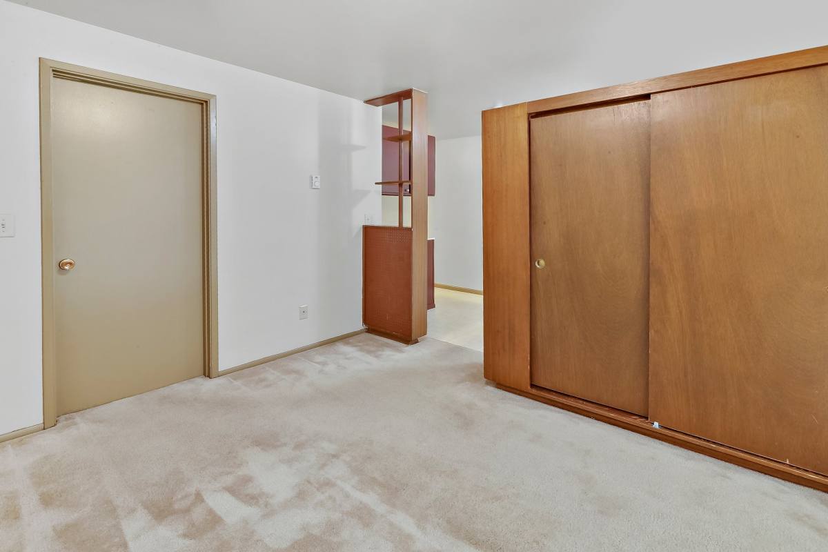 Apartment for rent at 5515 15th Ave NE #205, Seattle, WA 98105