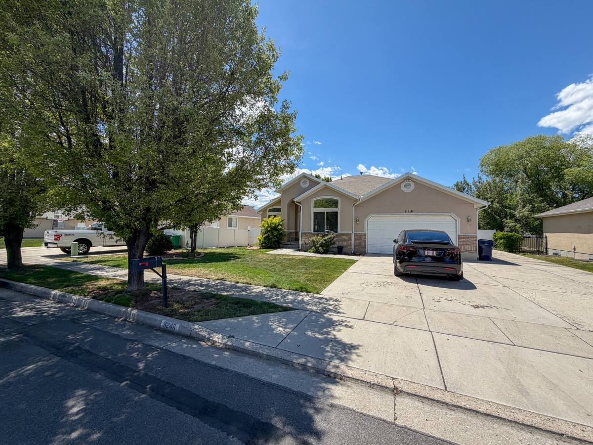 House for rent at 11246 S Glen Croft Lane, Sandy, UT 84070